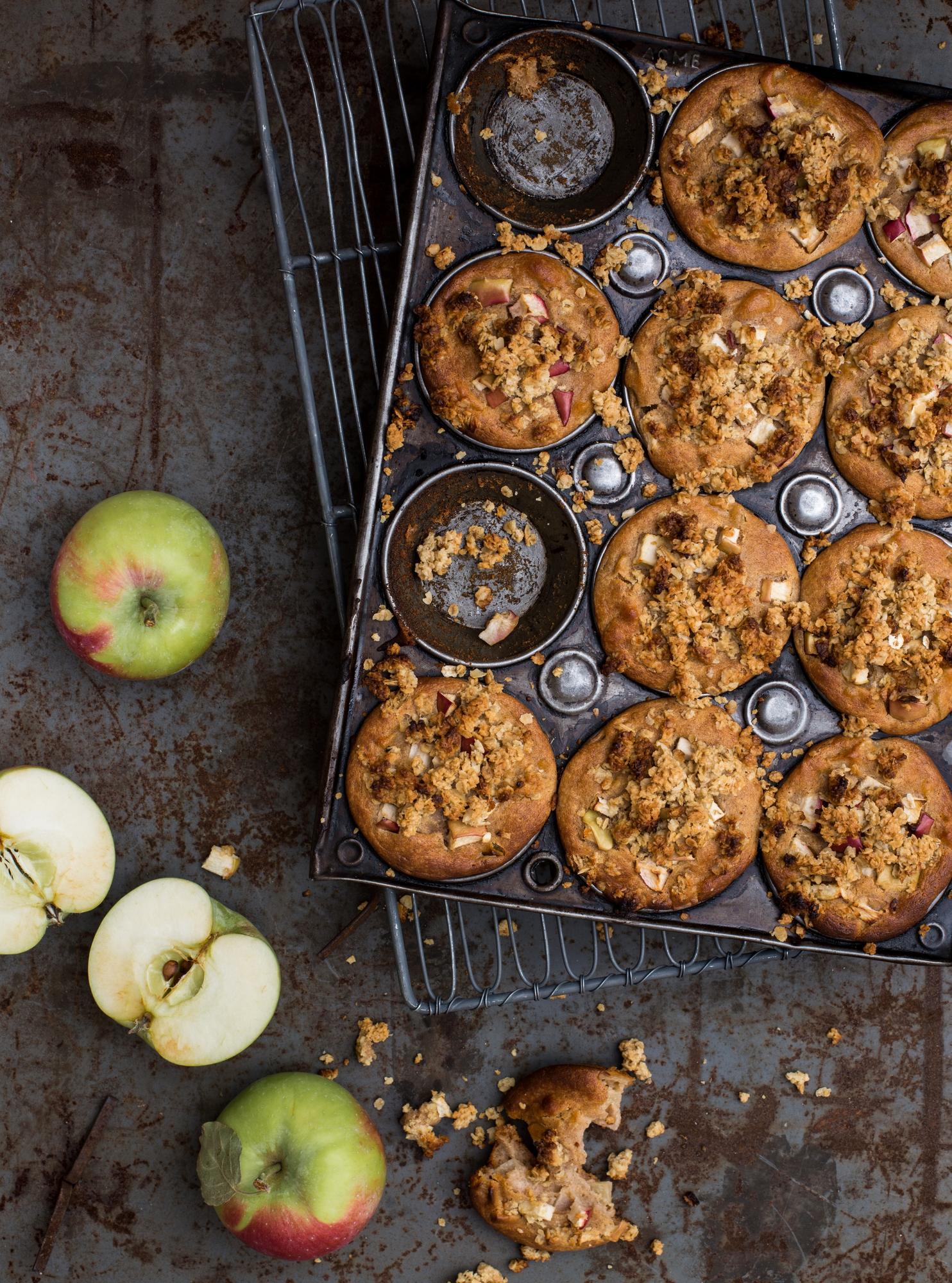 Muffiny z pieczonymi jabłkami i kruszonką