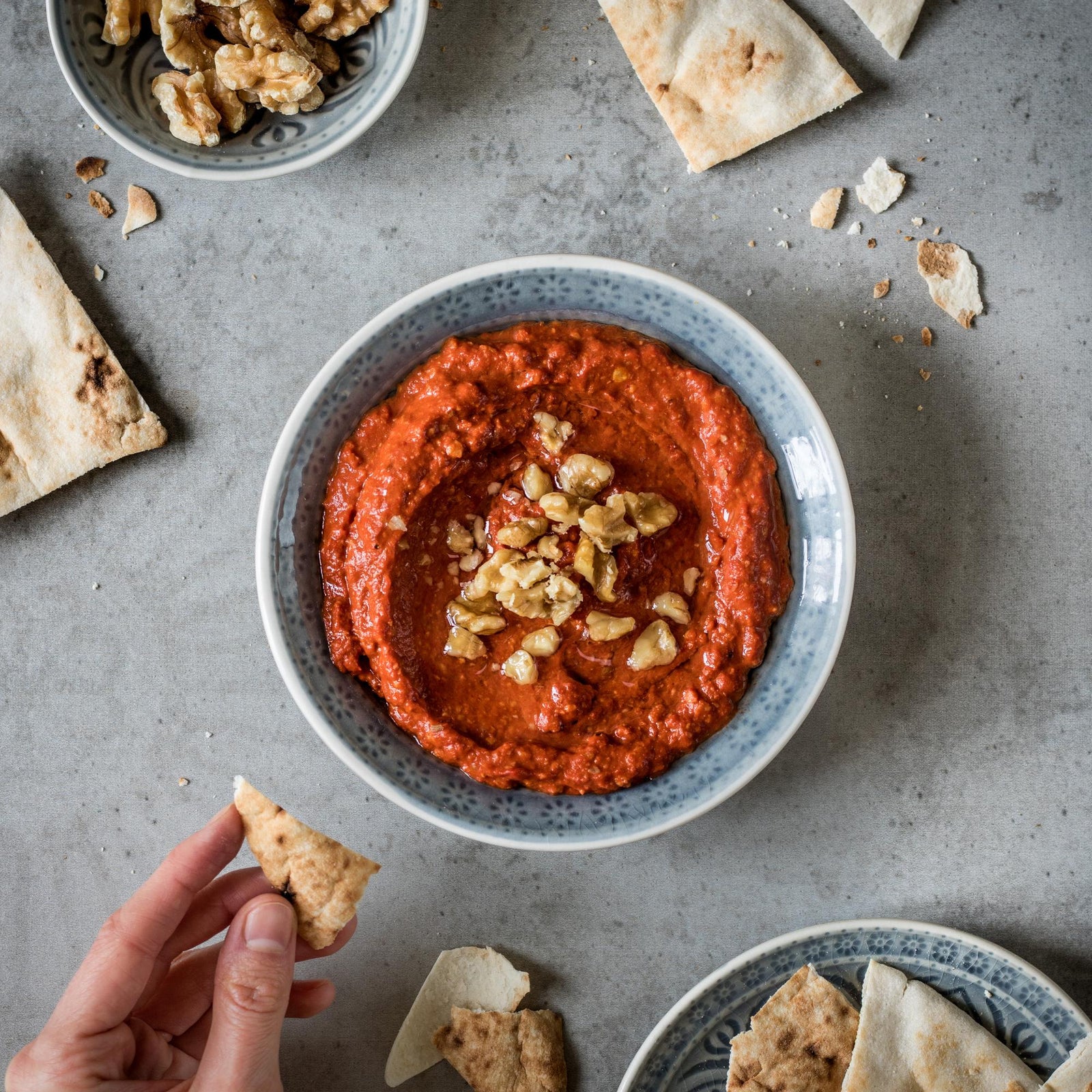 Pasta do kanapek z pieczonej papryki i orzechów włoskich