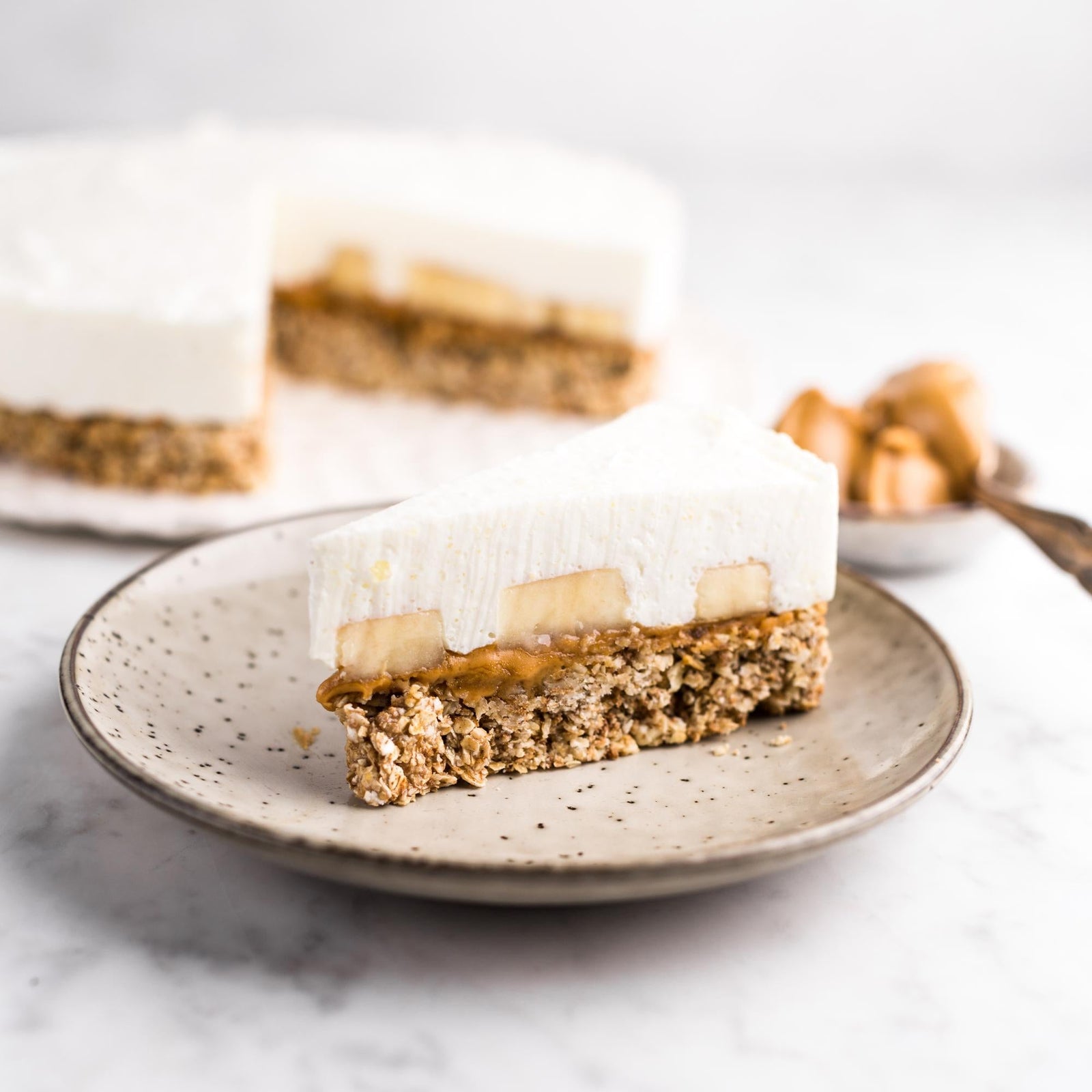 Ciasto bananowo-serowe z masłem orzechowym