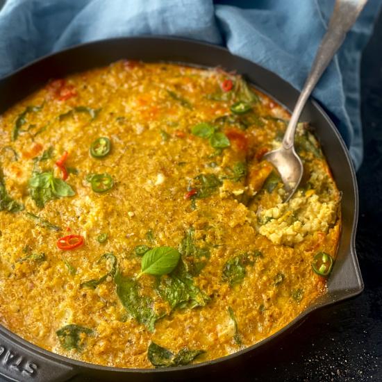 Zapiekanka kalafiorowa z curry, mozzarellą i chilli