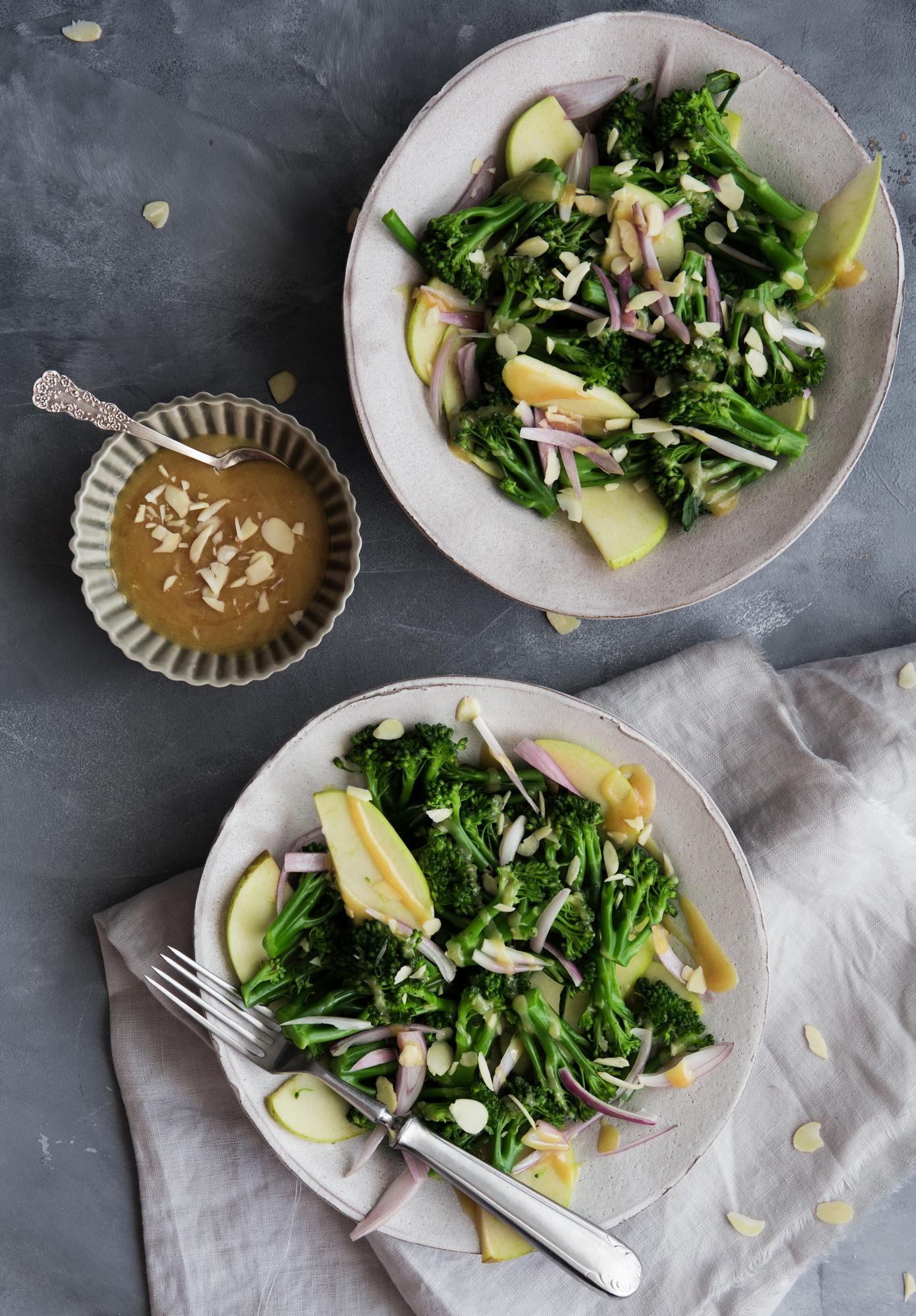Sałatka z brokułu i jabłek