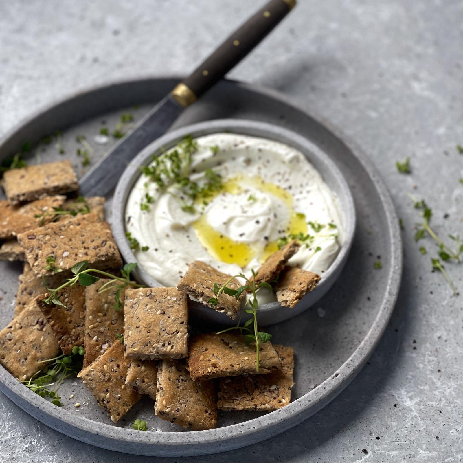 Krakersy z nasionami chia