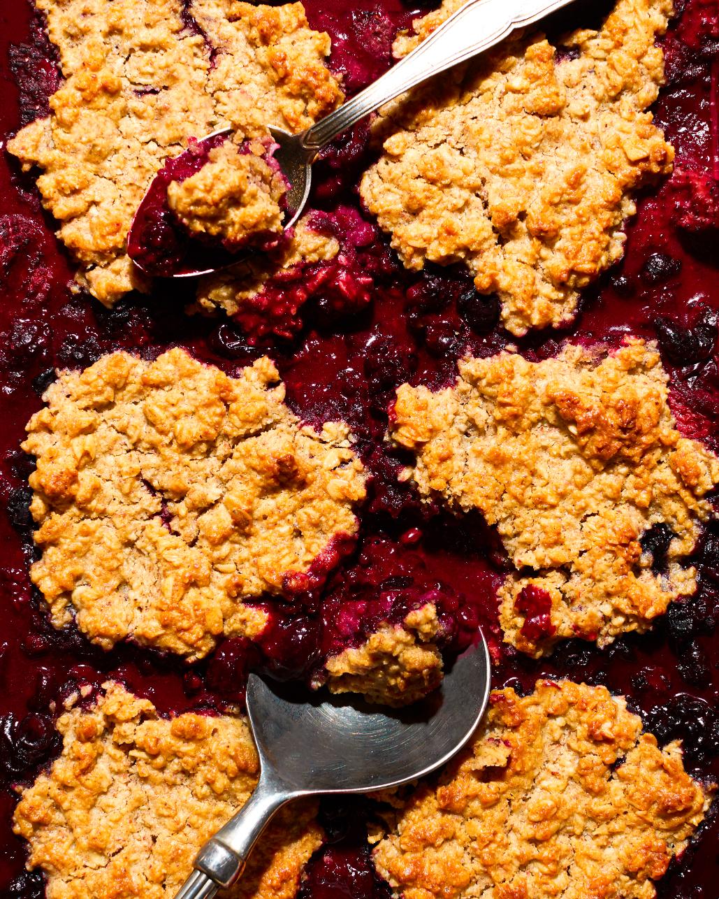 Cobbler z leśnymi owocami