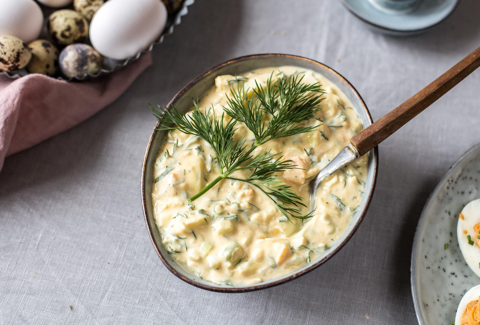 Sałatka jajeczna z jogurtem