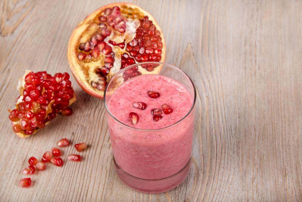 Smoothie z truskawkami i granatem