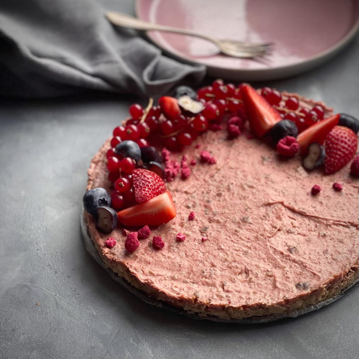 Truskawkowy tort bez pieczenia