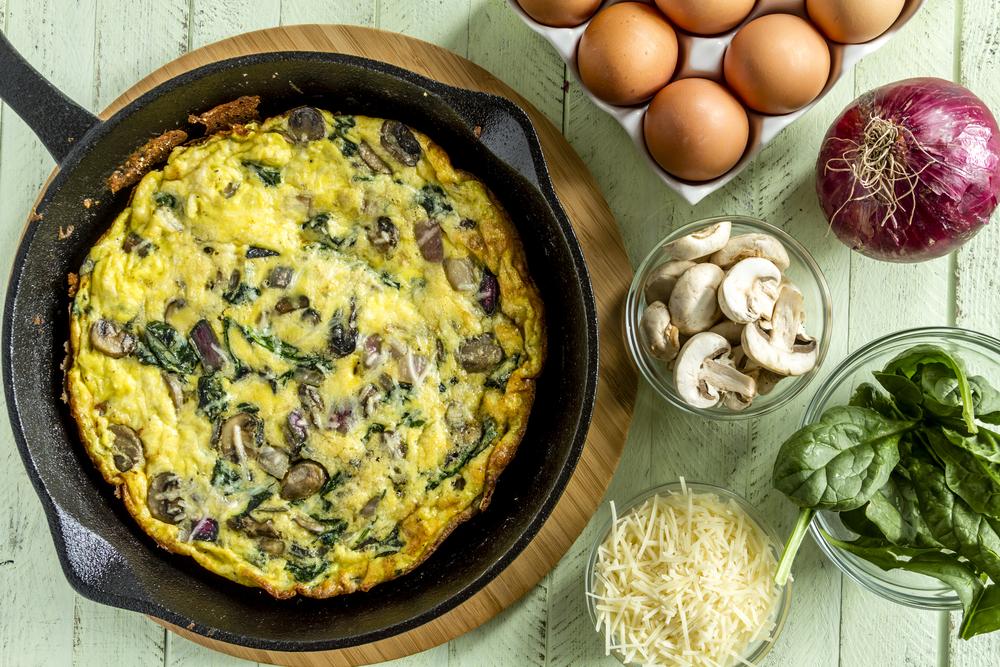 Frittata ze szpinakiem i pieczarkami