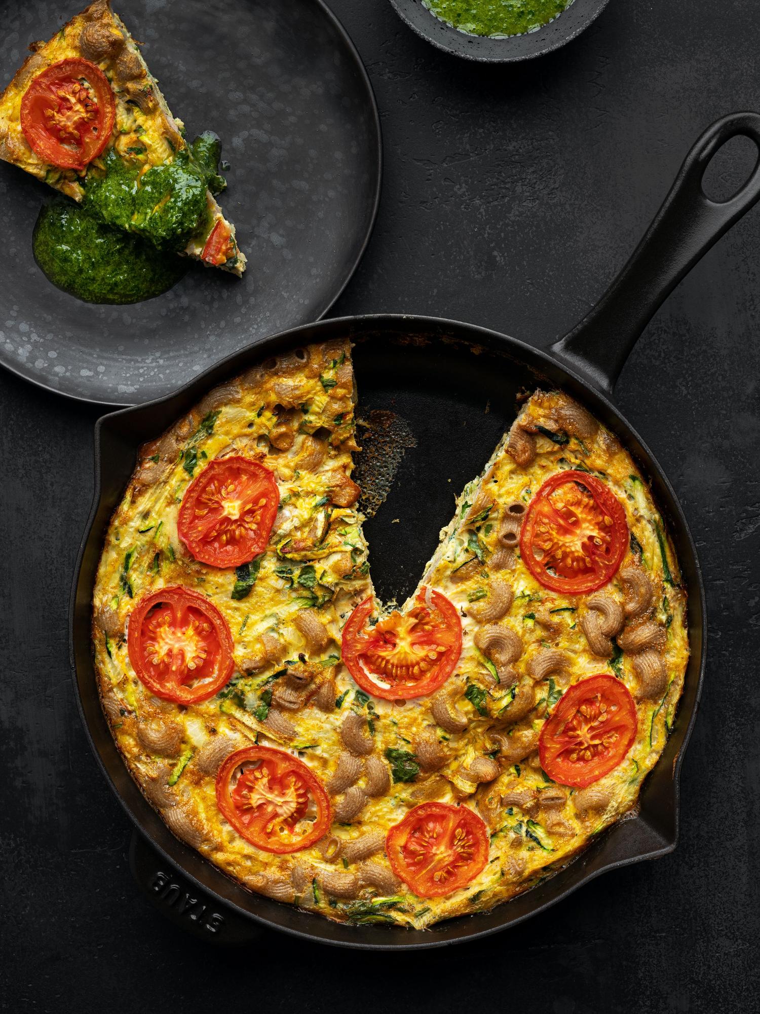Frittata z cukinią i makaronem