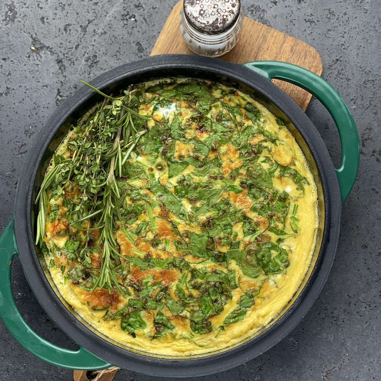 Pieczony omlet ze szpinakiem i ricottą