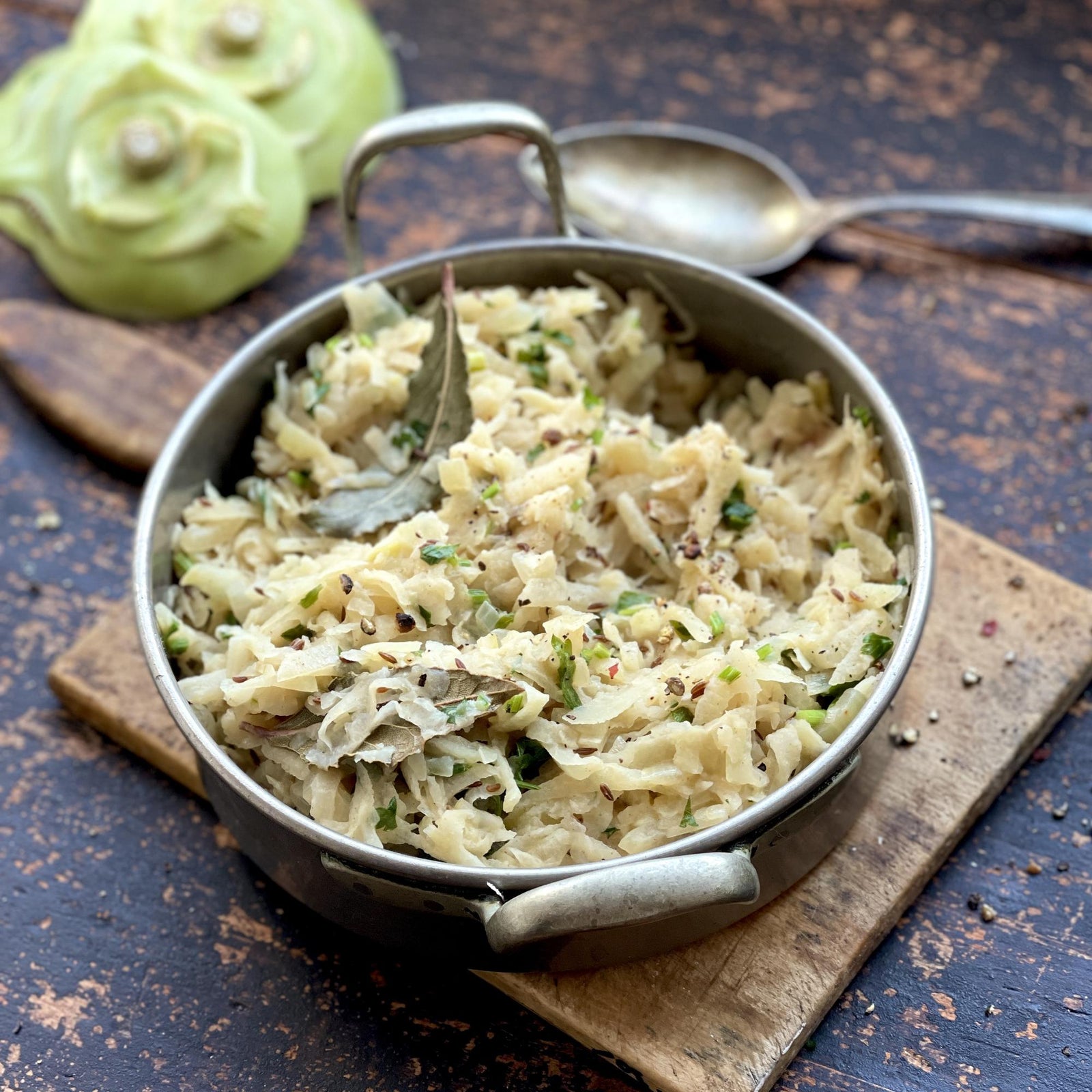 Duszona kalarepa w sosie słodko-kwaśnym