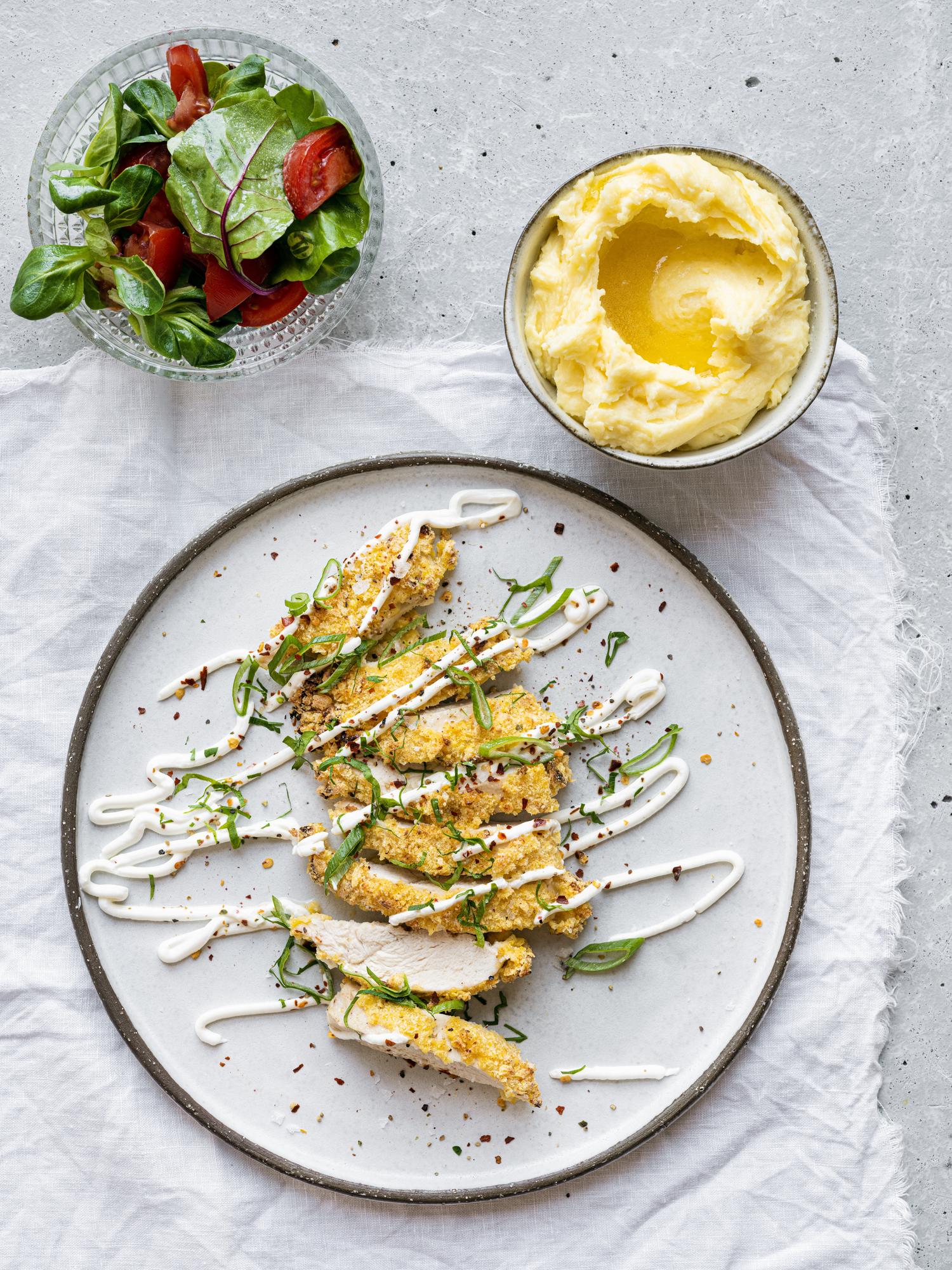 Kotlety z kurczaka w panierce kukurydzianej z parmezanem