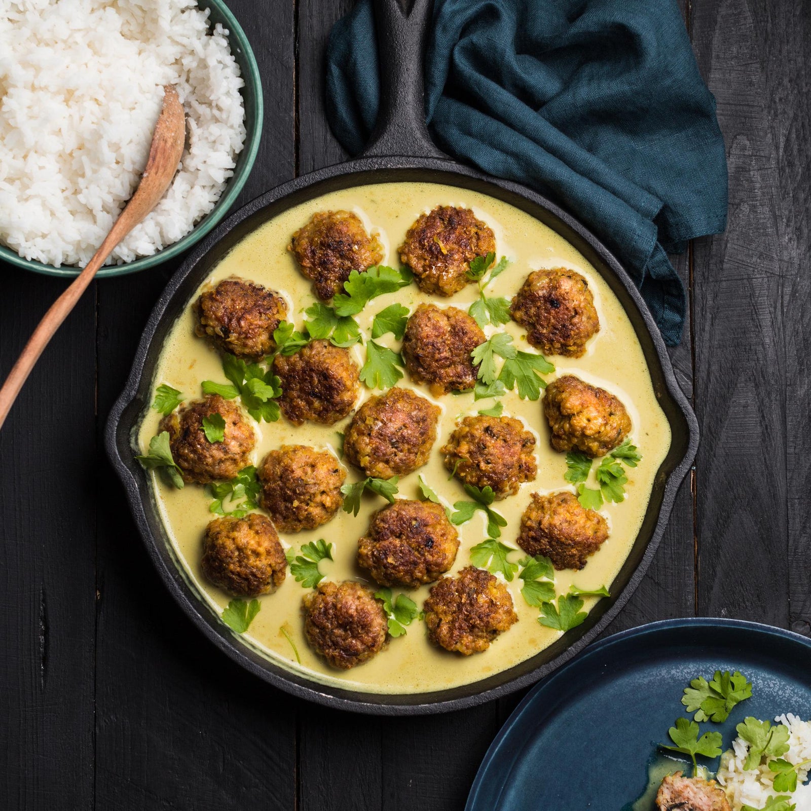 Klopsiki z kurczaka w sosie curry z mlekiem kokosowym