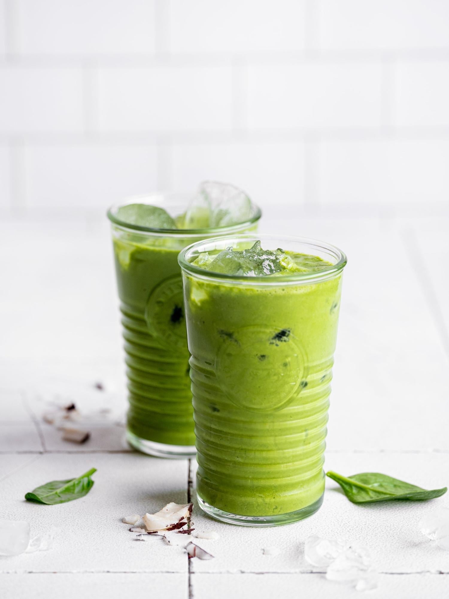 Kokosowoszerpinatowe smoothie na lodzie