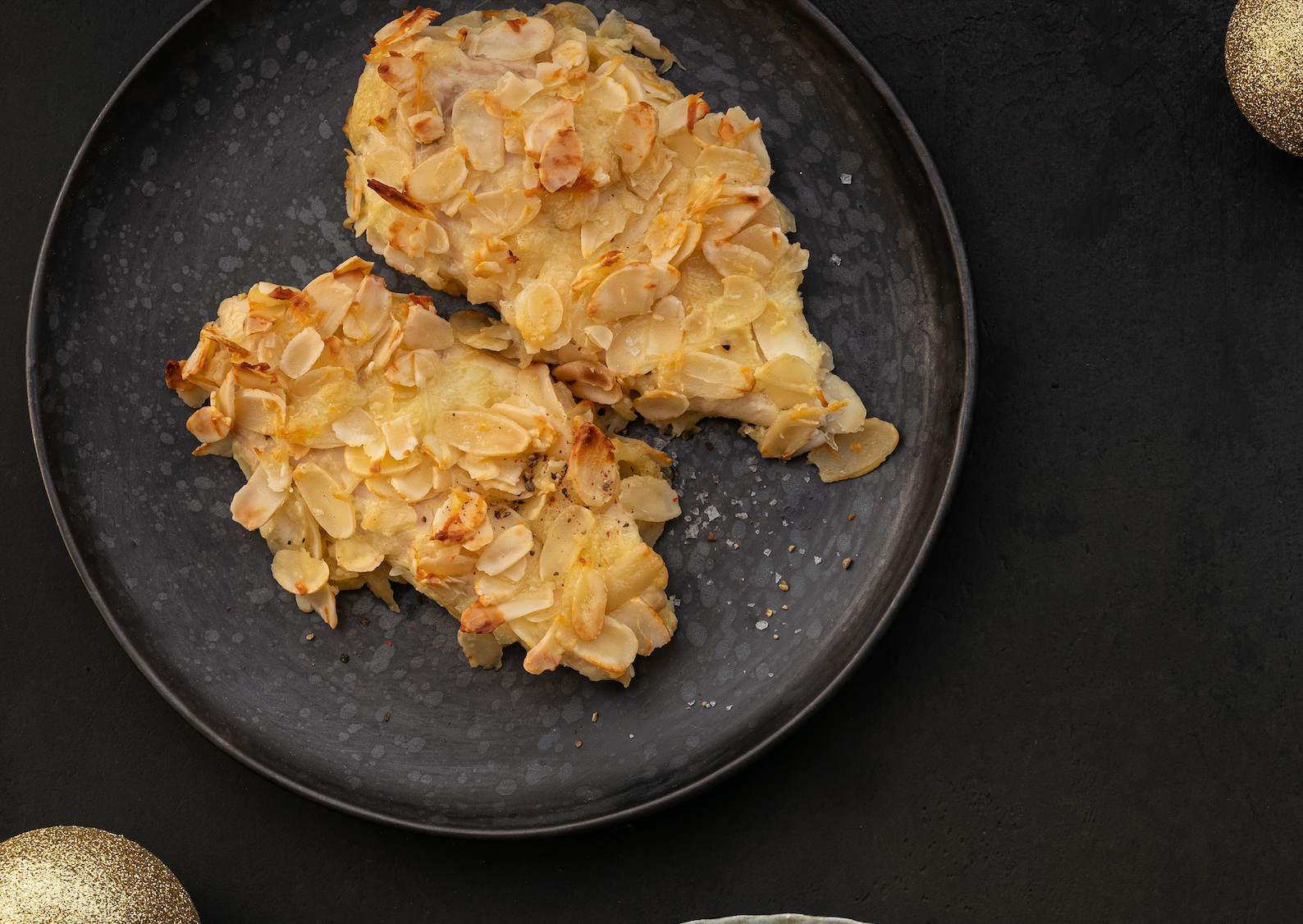 Kotlet z kurczaka w migdałach i halloumi