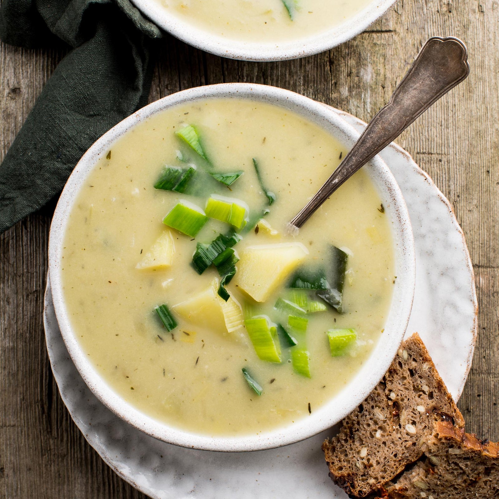 Zupa z porem, ziemniakami i pietruszką