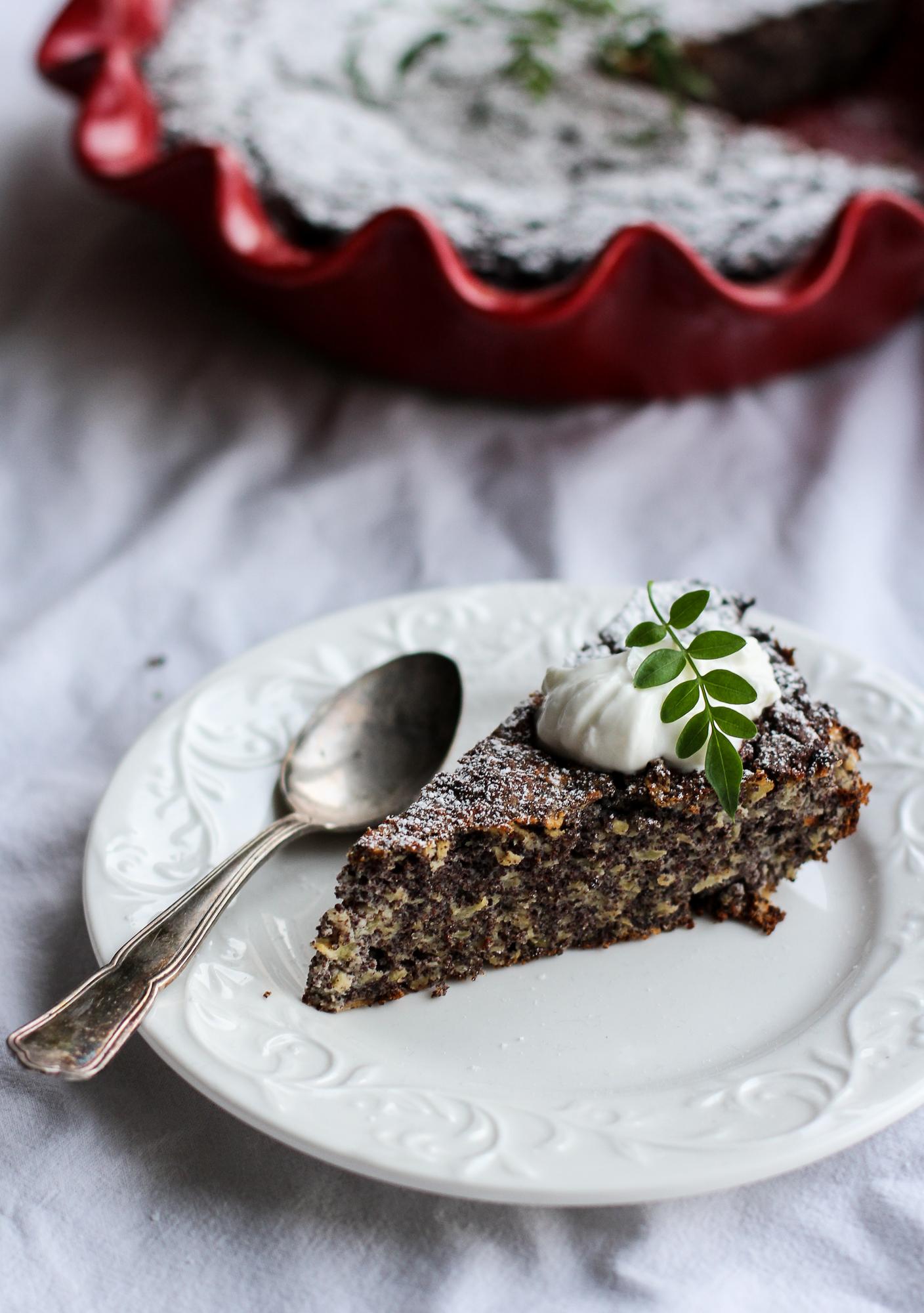 Makowiec z jabłkami