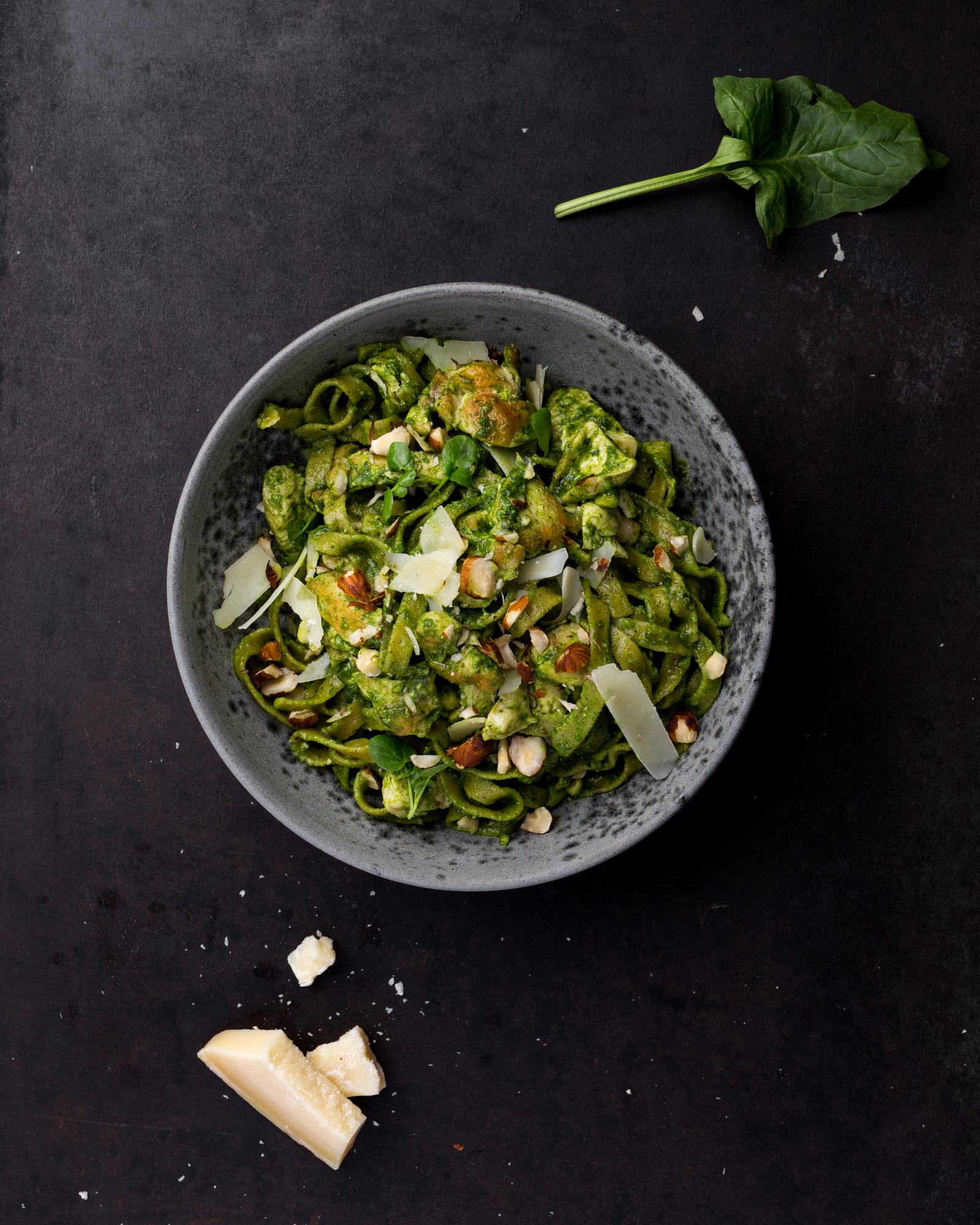 Makaron z kurczakiem i pesto szpinakowym