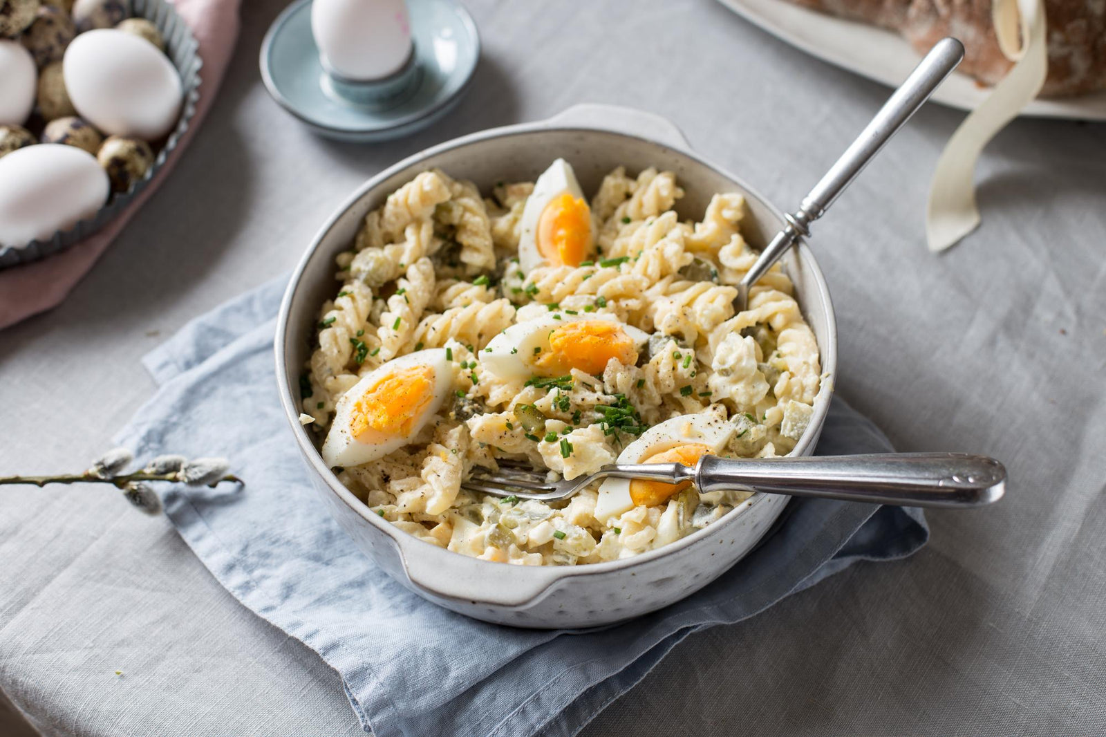 Sałatka makaronowa z jajkiem