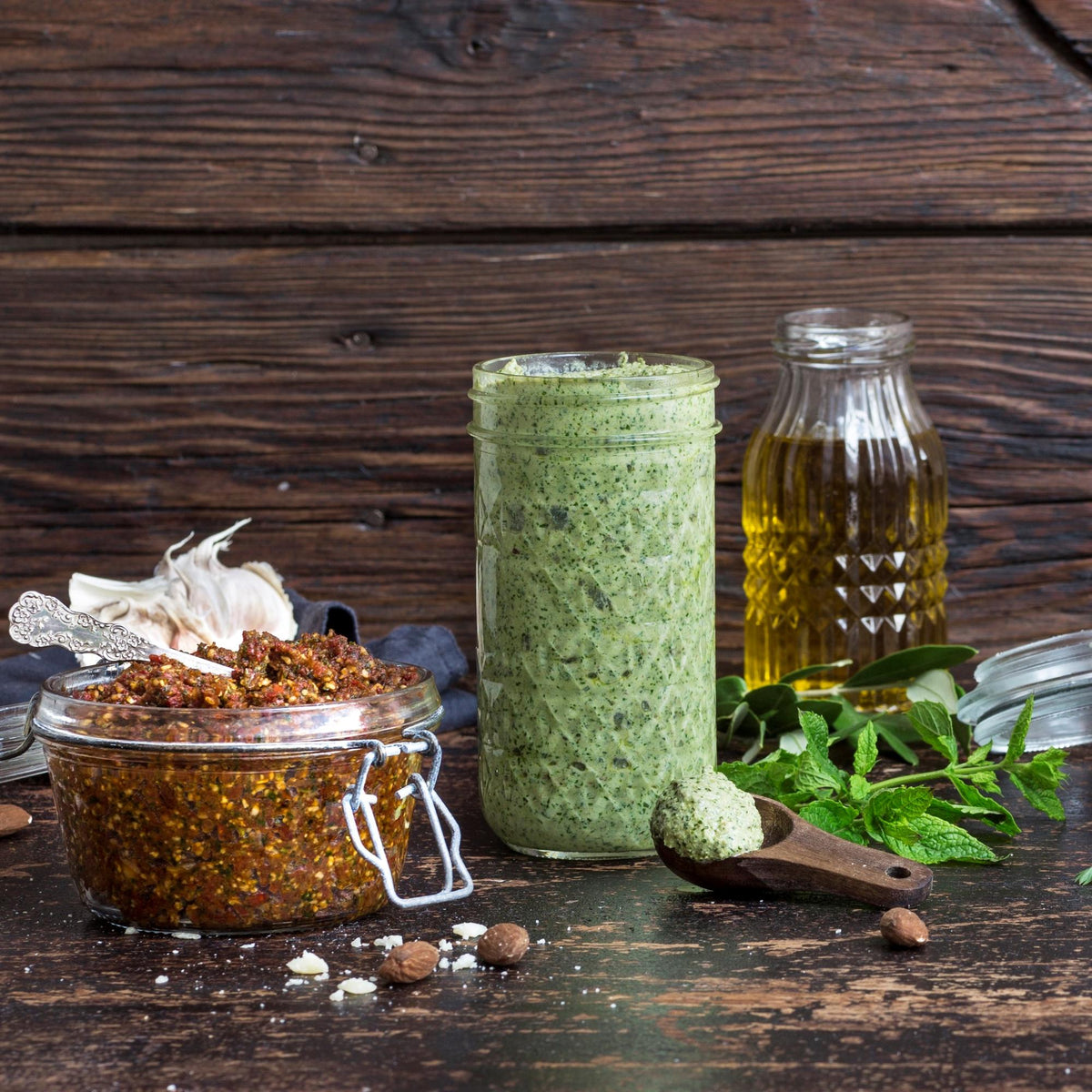 Pesto z suszonych pomidorów z orzeszkami pinii – Mandimu.pl