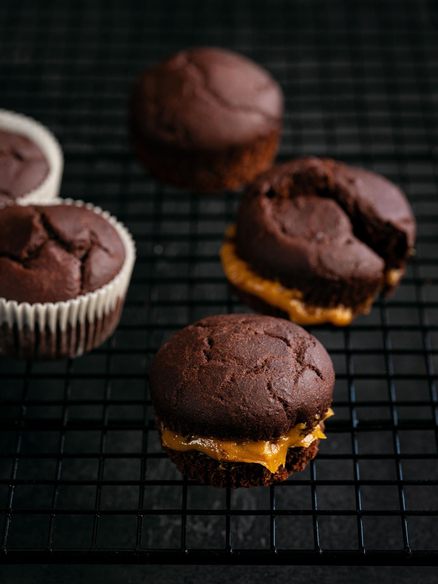 Nadziewane czekoladowe muffinki