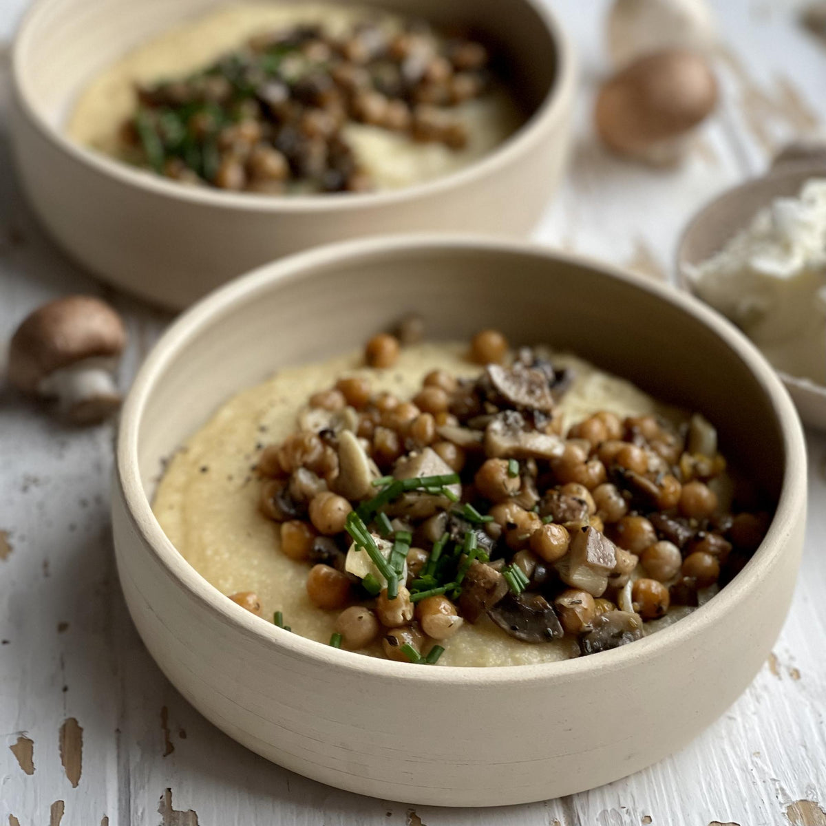 Polenta z grzybami i ciecierzycą