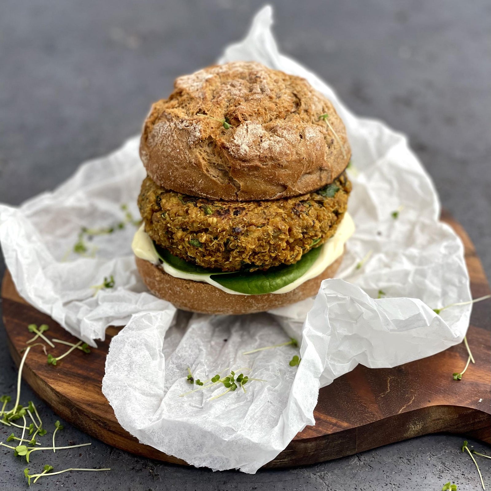 Burgery z komosy ryżowej i fasoli