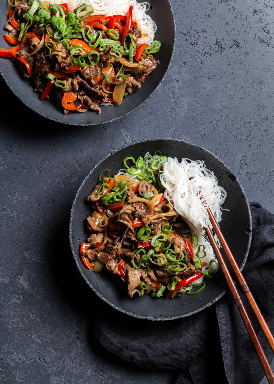 Makaron ryżowy z wołowiną