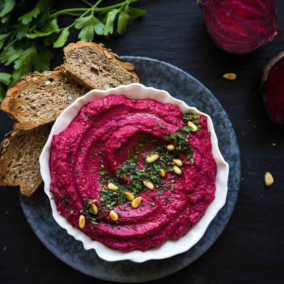 Humus buraczany z rozmarynem