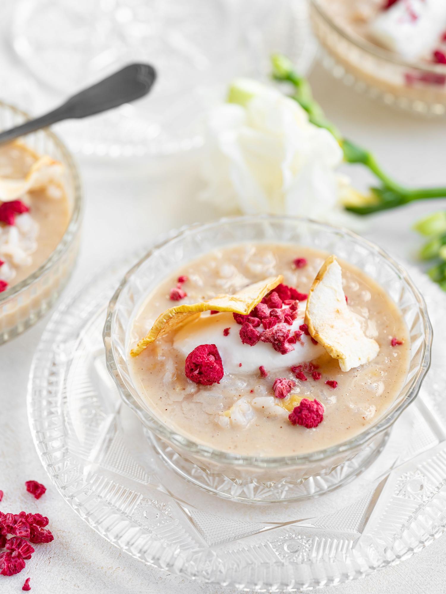 Pudding ryżowy z masłem orzechowym