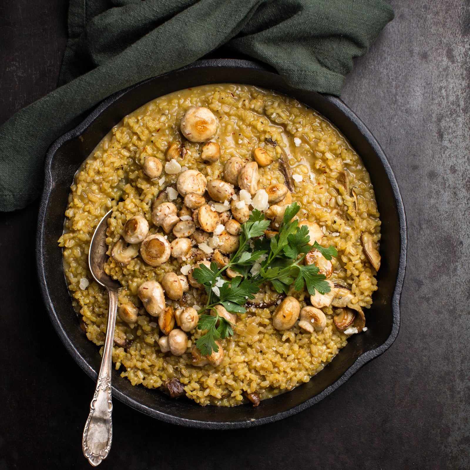 Szafranowe risotto z grzybami