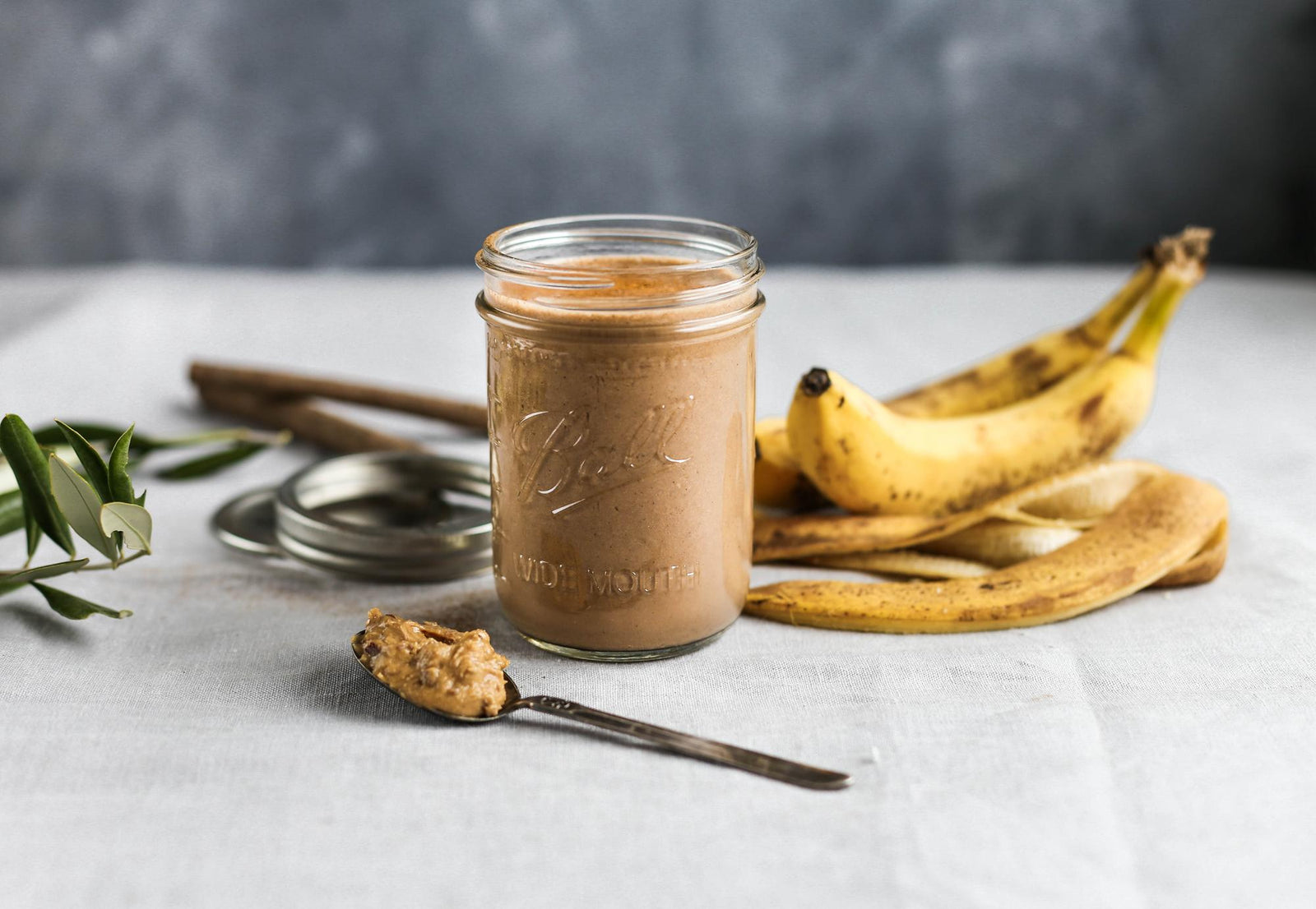 Jesienne smoothie z masłem orzechowym