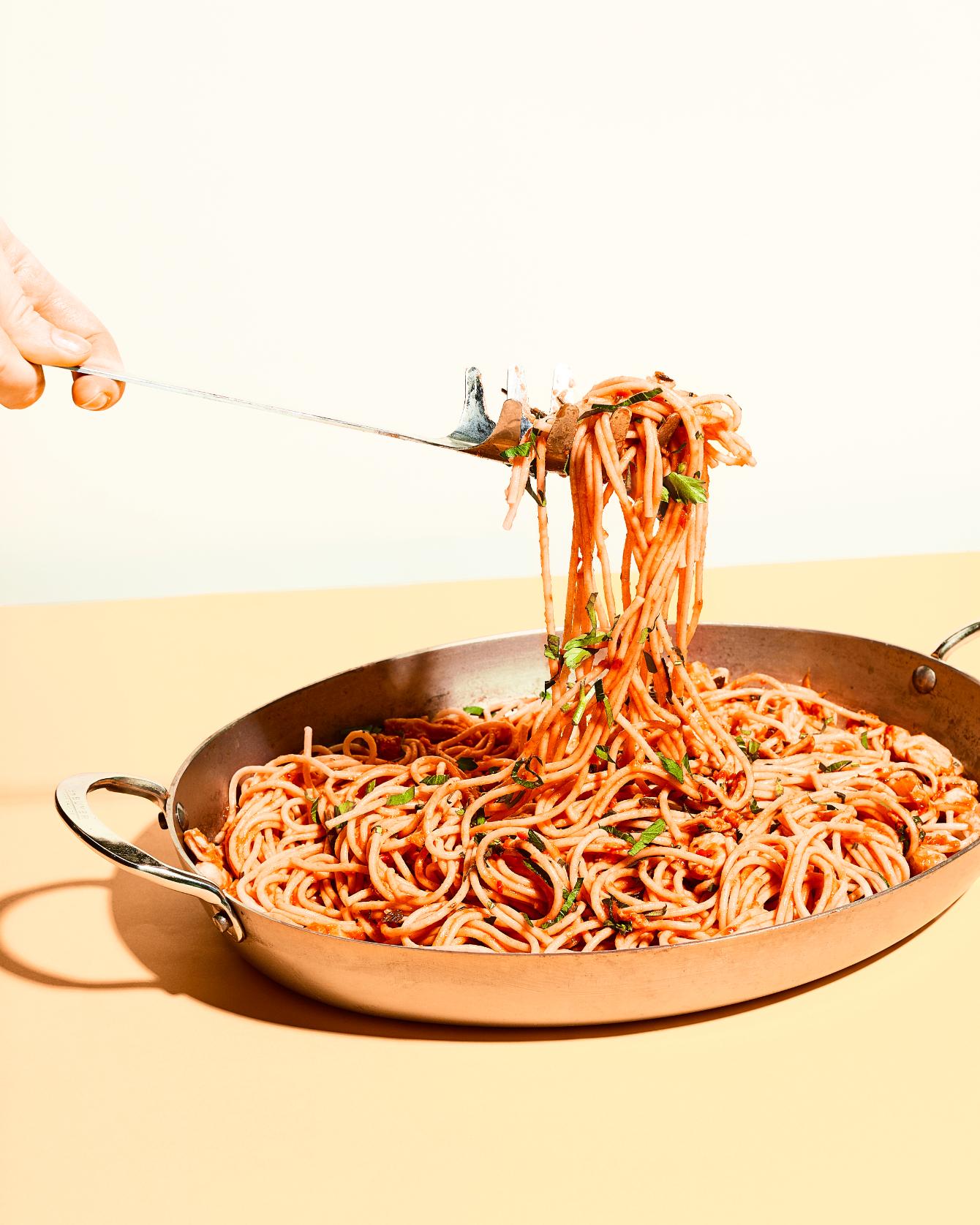 Spaghetti z mięsem króliczym i sosem pomidorowym