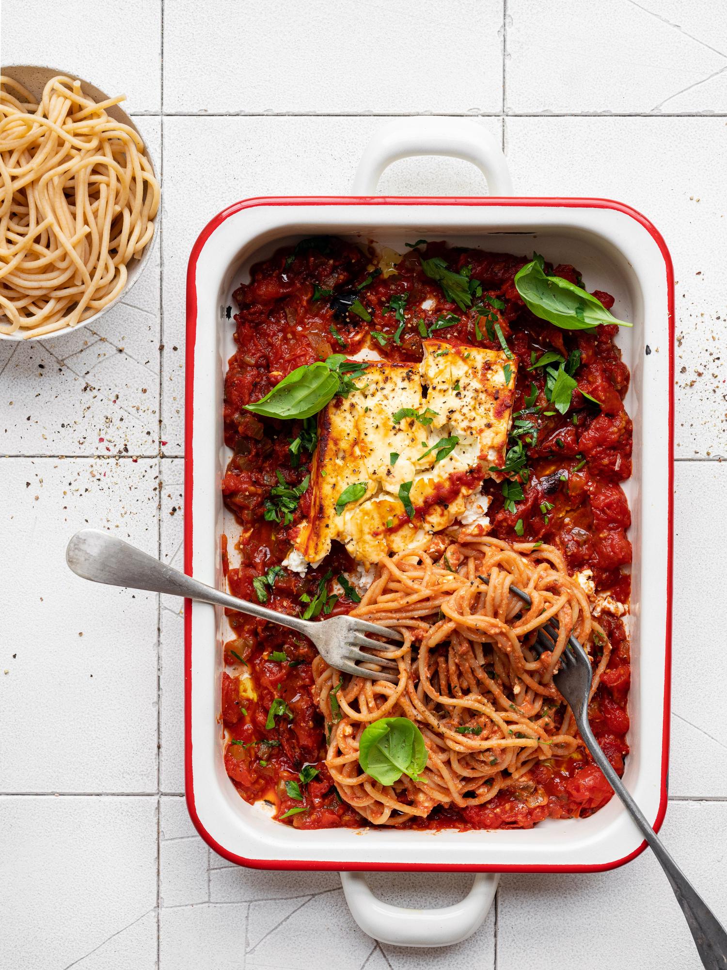 Spaghetti z sosem z sera feta