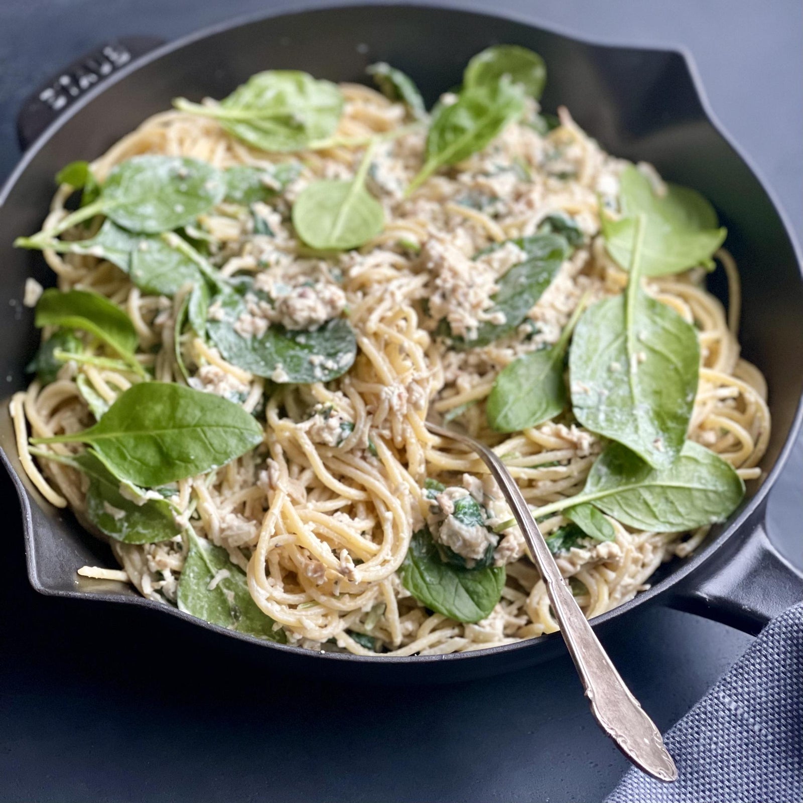 Spaghetti z czosnkowym tofu