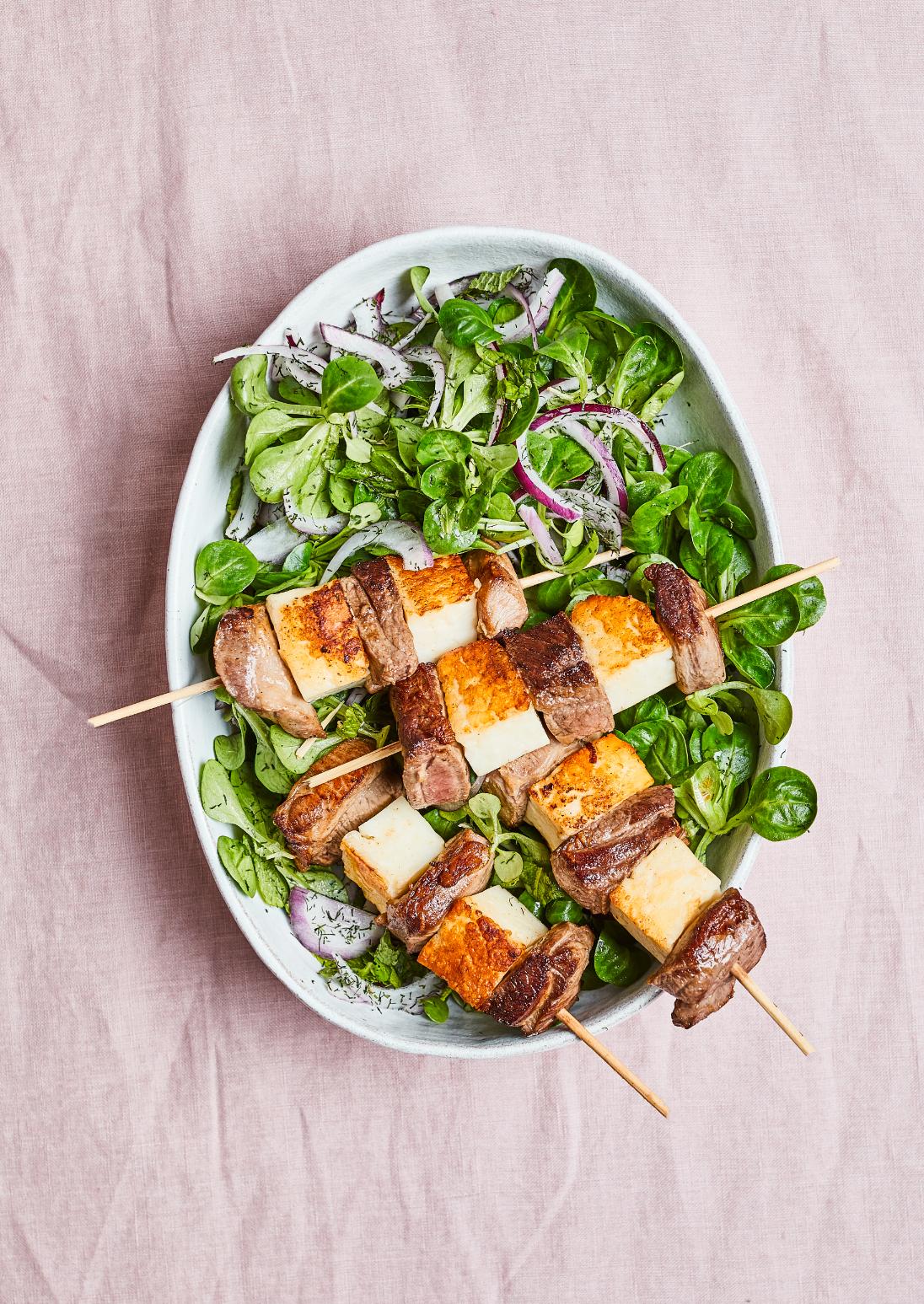 Szaszłyki z jagnięciną i halloumi
