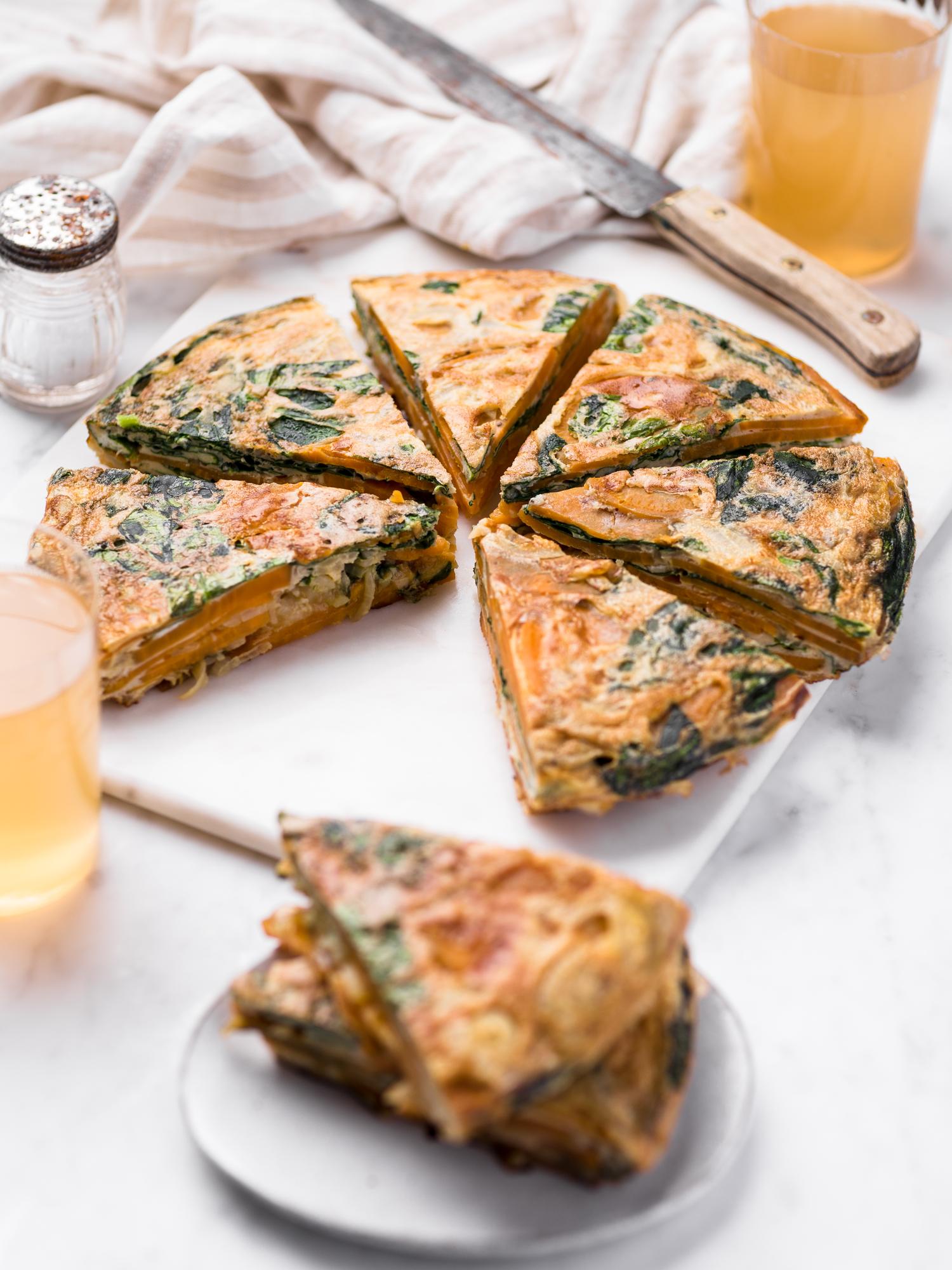 Hiszpańska tortilla z batatami i szpinakiem