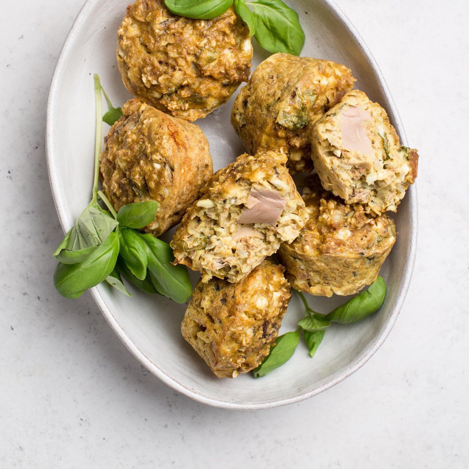 Muffinki z tuńczykiem i bazylią