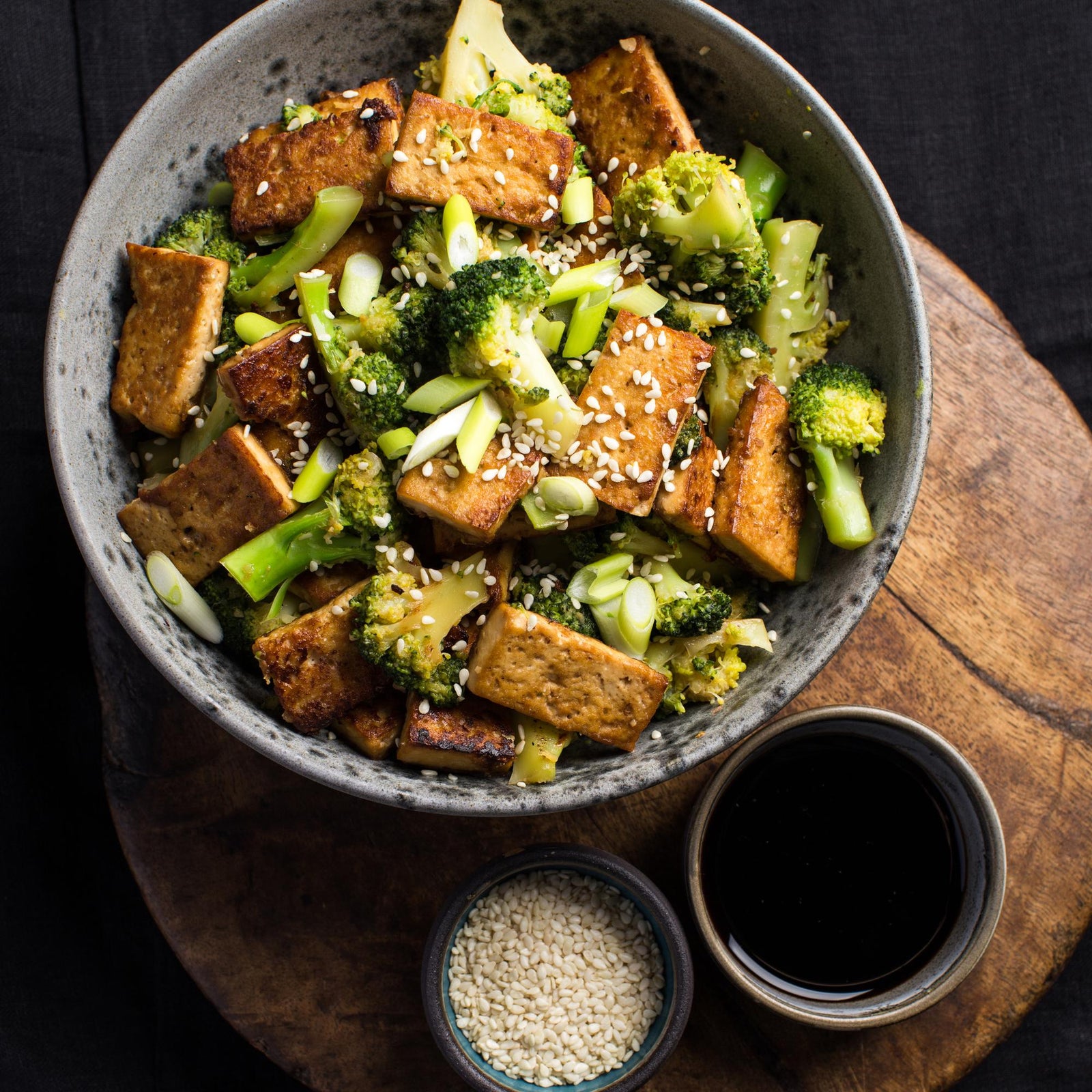 Stir fry z tofu i brokułami