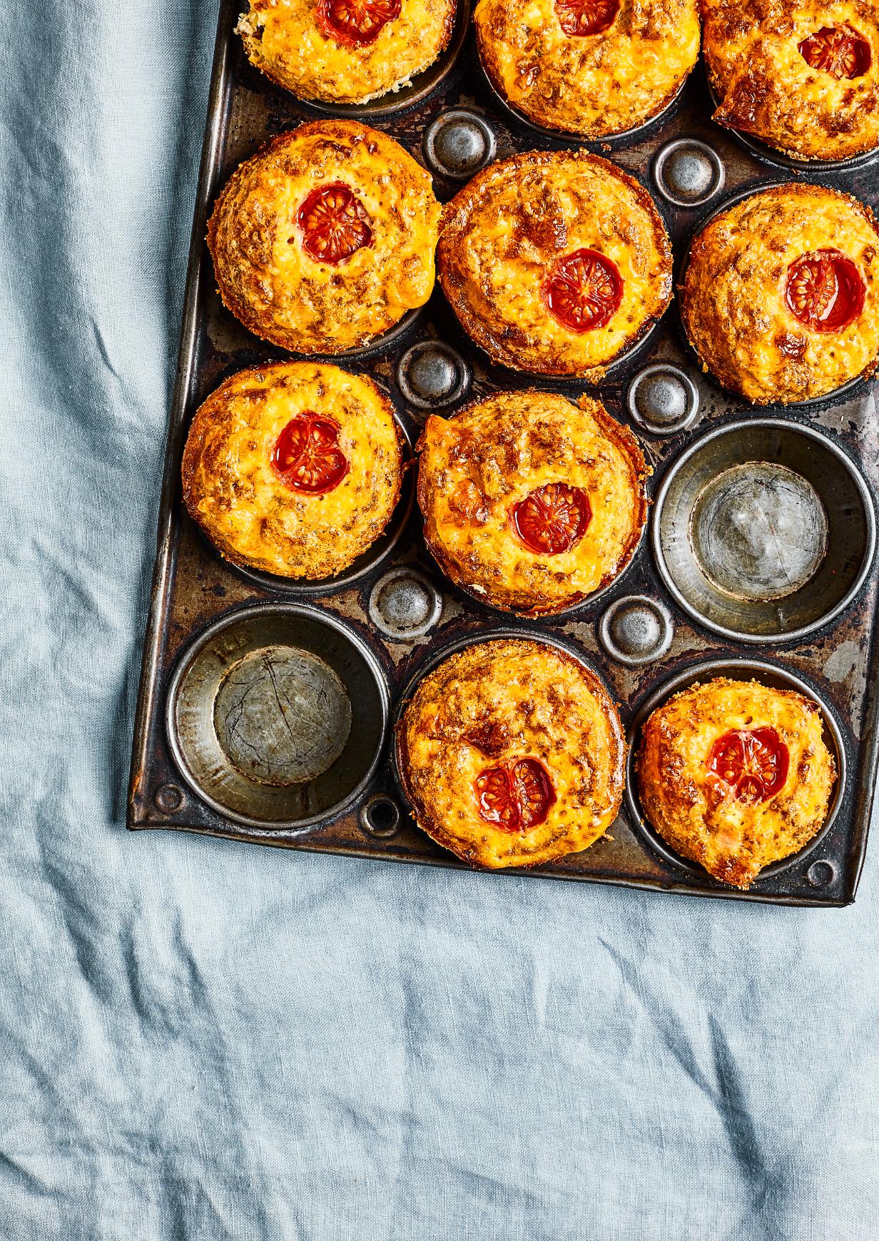 Muffinki jajeczne z szynką i mozzarellą