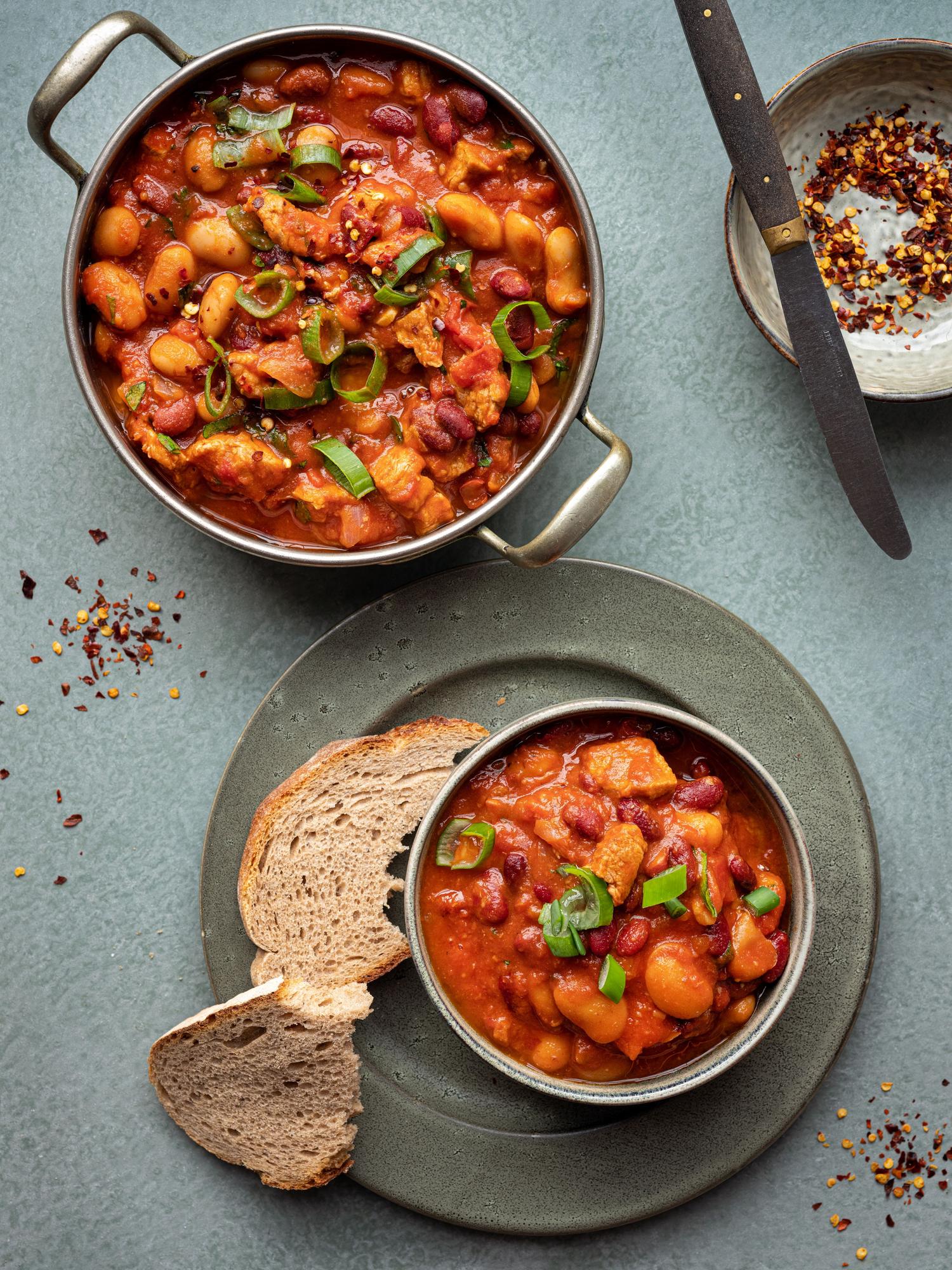 Wieprzowa szynka z fasolą