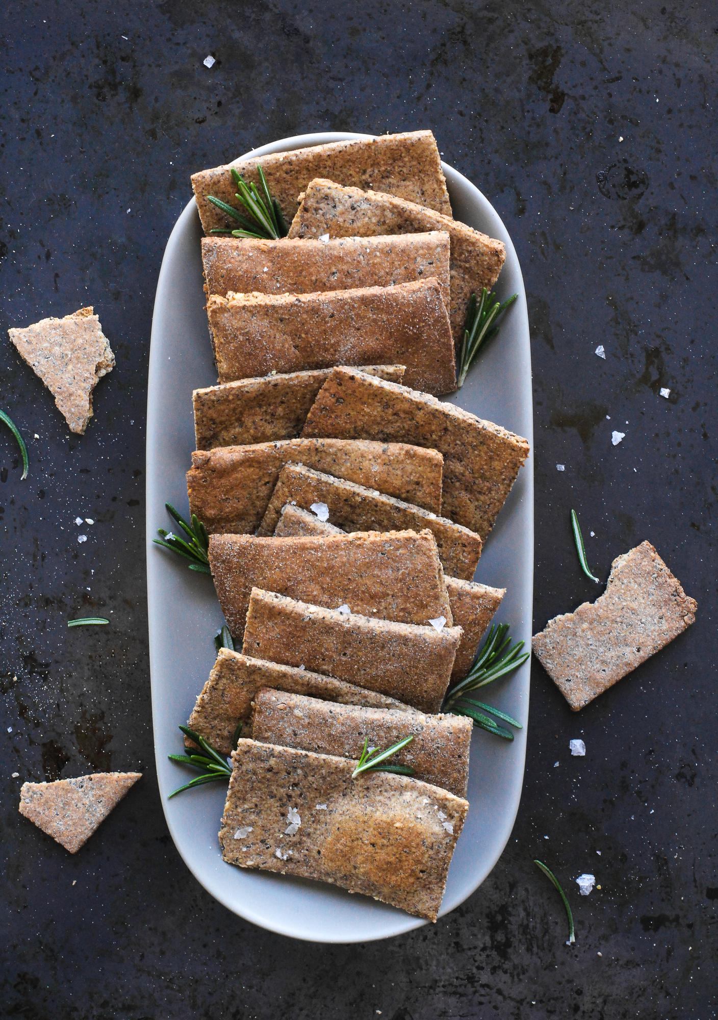 Krakersy pełnoziarniste