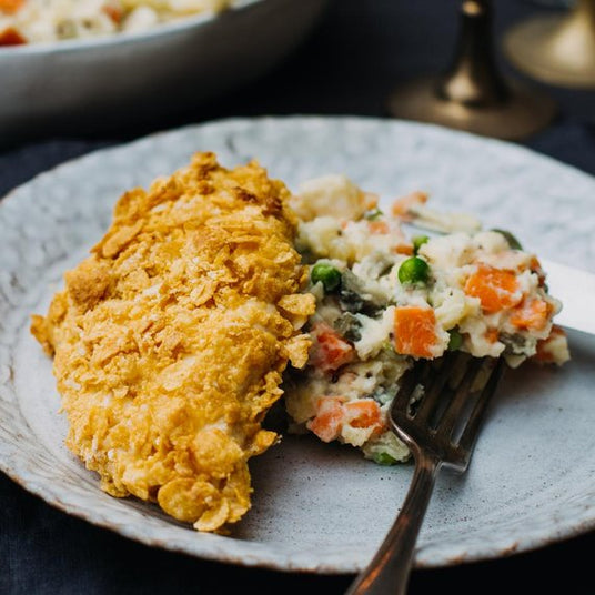 Kotlet z kurczaka w panierce z płatków kukurydzianych